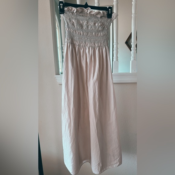 H&M Strapless soft pink dress with ruffles around top - Picture 1 of 3